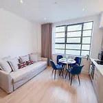 Modern Studio Apartments & 3Bedroom Flat With Pvt Balcony Steps From Regent\'S Park