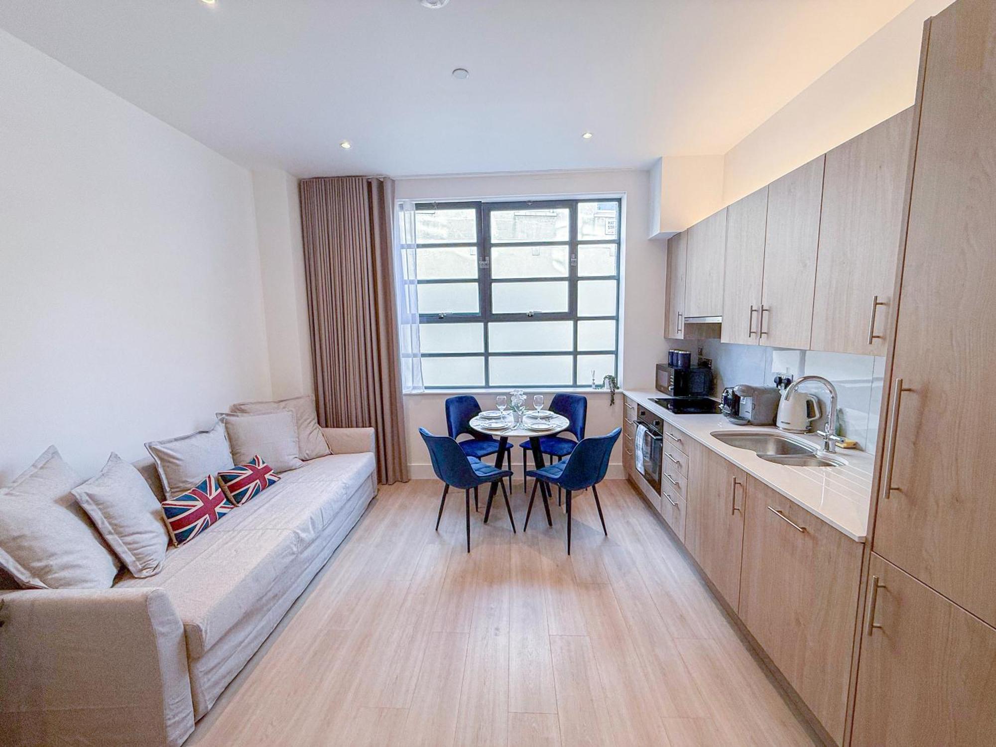 Modern & 3bedroom Flat With Pvt Balcony Steps From Regent's Park *