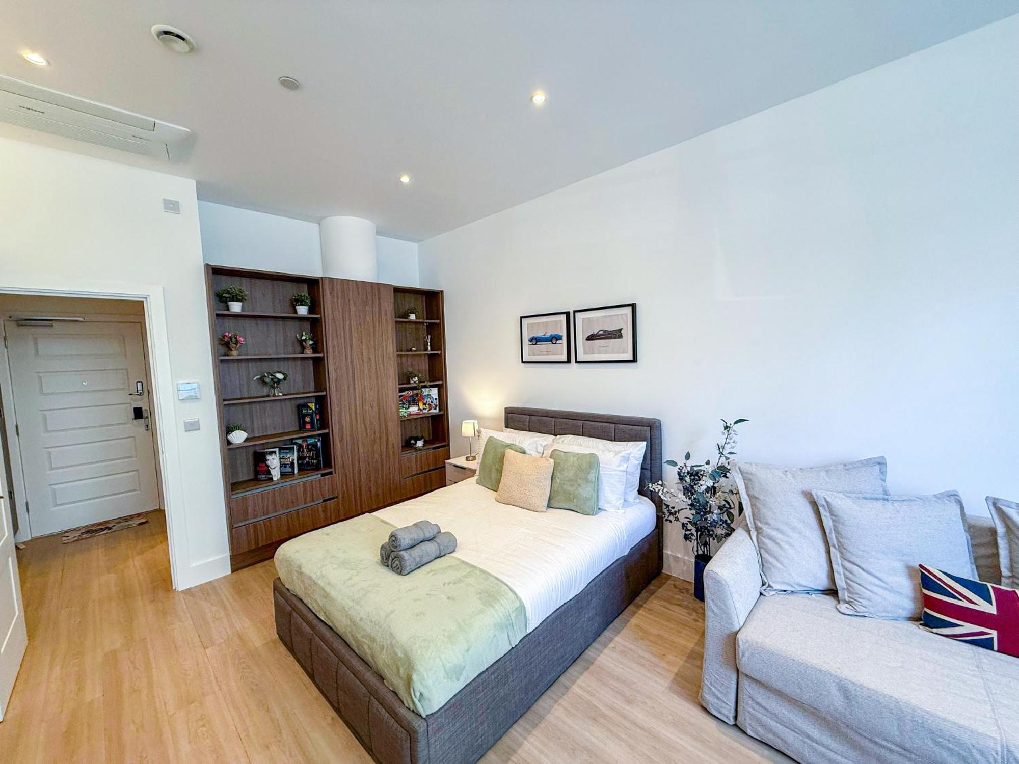 Modern & 3bedroom Flat With Pvt Balcony Steps From Regent's Park * London